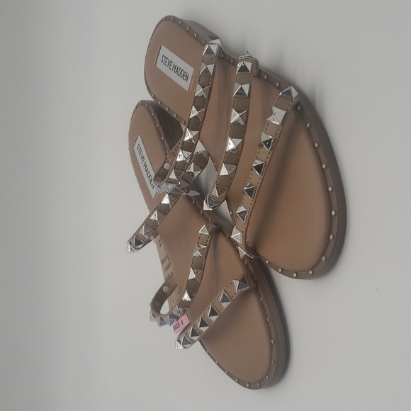 2558- Steve Madden Slip-On 3-Band Studded Sandals Women’s 6 NWT Tan Flat Slides - Picture 3 of 8